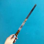 Нож для бисквита крупные зубцы, ручка дерево, рабочая поверхность 22 см