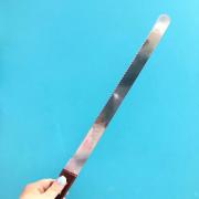 Нож для бисквита крупные зубцы, ручка дерево, рабочая поверхность 35 см